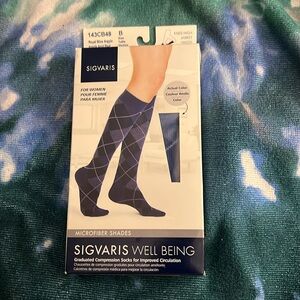 Sigvaris graduated compression sock knee high blue M